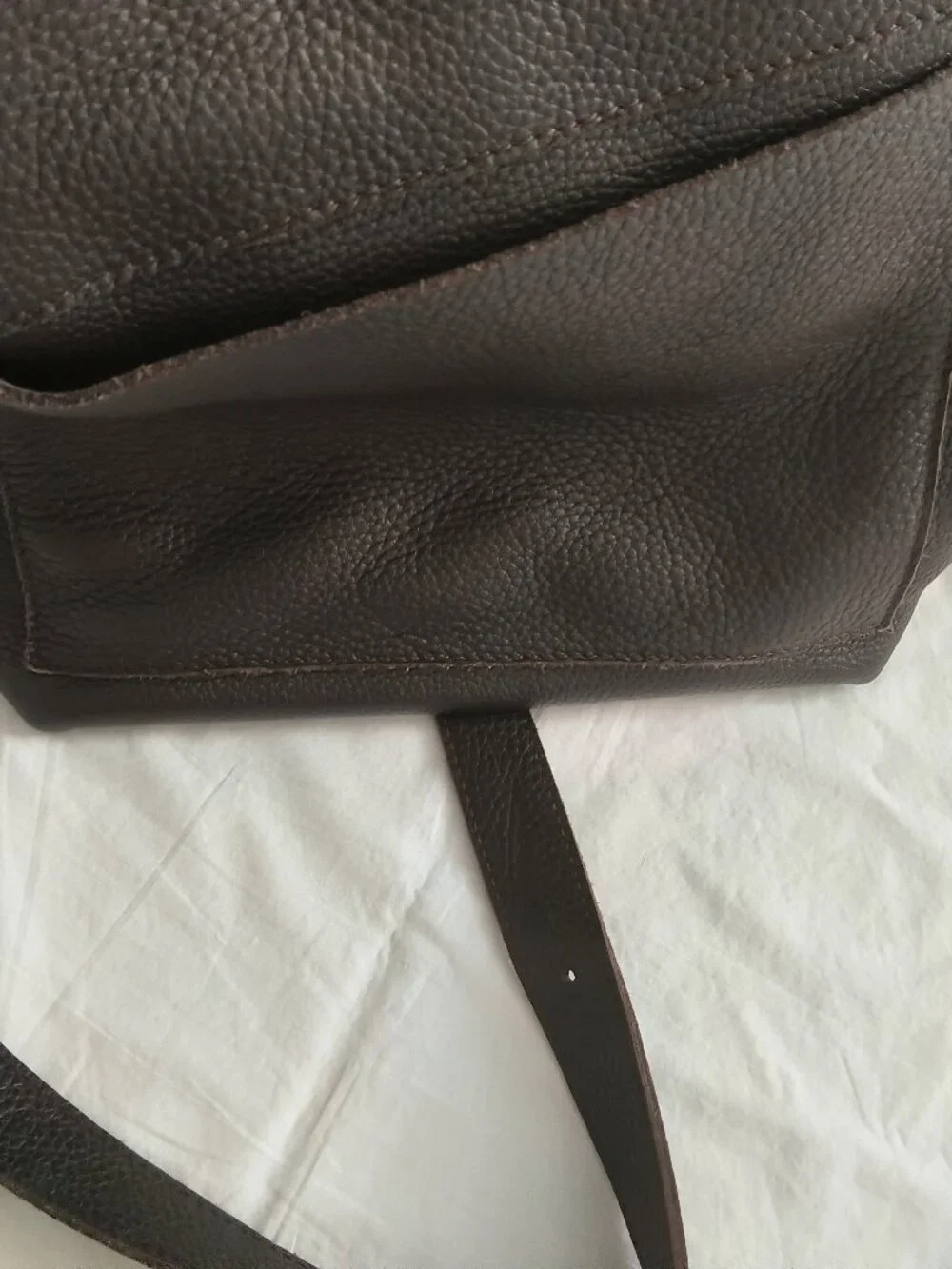 11600 Leather Crossbody Messenger Bag, crafted in Spain